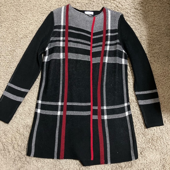 Cute multi-color sweater - Picture 1 of 8